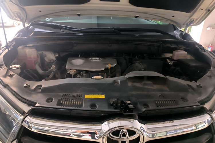 Used Toyota Highlander 2015 2.0T Two-Wheel Drive Luxury Edition 7 Seats Engine Bay
