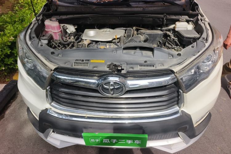 Used Toyota Highlander 2015 2.0T Two-Wheel Drive Luxury Edition 7 Seats Engine Bay