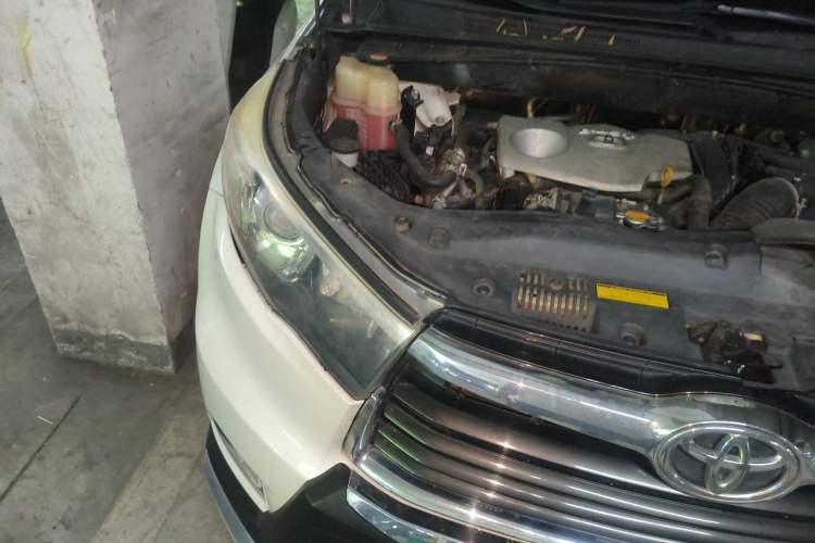 Used Toyota Highlander 2015 2.0T Four-Wheel Drive Luxury Edition 7-Seater Engine Bay Right