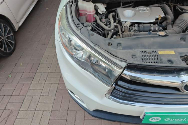 Used Toyota Highlander 2015 2.0T Four-Wheel Drive Luxury Edition 7-Seater Engine Bay Right