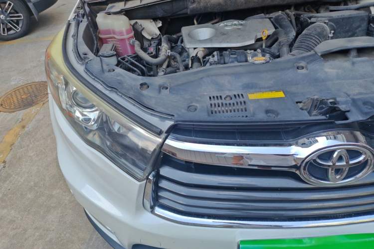 Used Toyota Highlander 2015 2.0T Four-Wheel Drive Luxury Edition 7-Seater Engine Bay Right