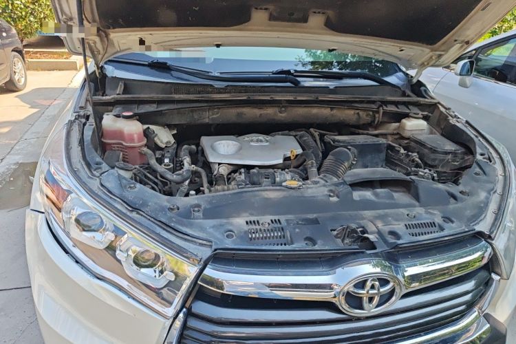 Used Toyota Highlander 2015 2.0T Four-Wheel Drive Luxury Navigation Version with 7 Seats Engine Bay Right