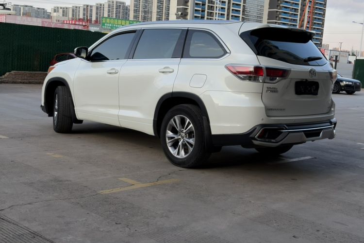 Used Toyota Highlander 2015 3.5L 4x4 Elite Edition 7-Seater Exterior 2