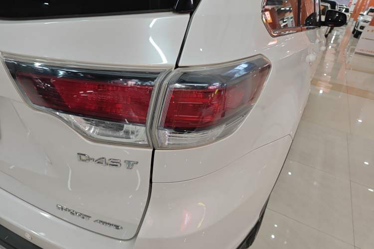 Used Toyota Highlander 2015 2.0T Four-Wheel Drive Luxury Edition 7-Seater Exterior 3