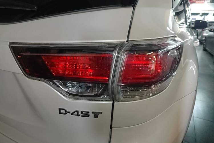 Used Toyota Highlander 2015 2.0T Four-Wheel Drive Luxury Edition 7-Seater Exterior 3