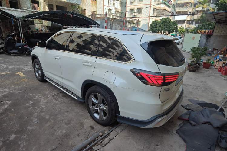 Used Toyota Highlander 2015 2.0T Two-Wheel Drive Luxury Edition 7 Seats Exterior 3