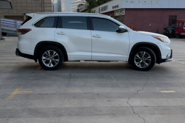 Used Toyota Highlander 2015 3.5L 4x4 Elite Edition 7-Seater Exterior 4