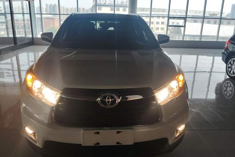Used Toyota Highlander 2015 2.0T Four-Wheel Drive Luxury Edition 7-Seater Front