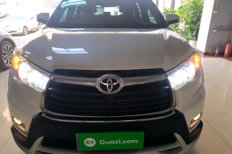 Used Toyota Highlander 2015 2.0T Two-Wheel Drive Luxury Edition 7 Seats Front