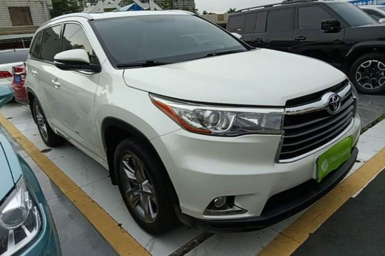 Used Toyota Highlander 2015 2.0T Four-Wheel Drive Luxury Edition 7-Seater Front Right 45 Deg