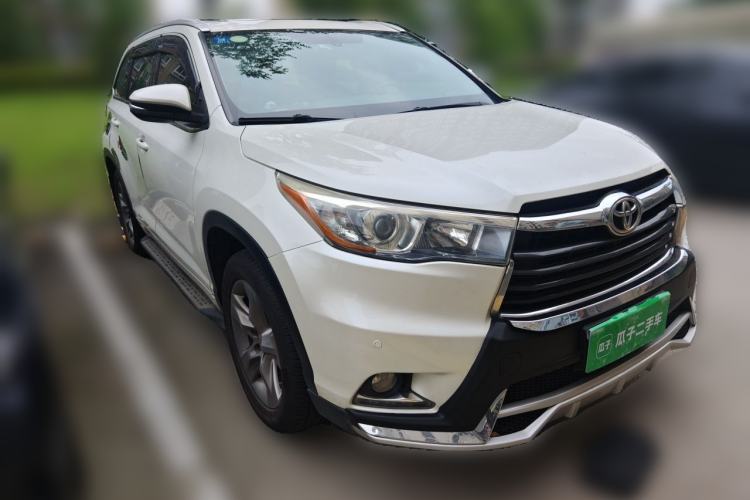 Used Toyota Highlander 2015 2.0T Two-Wheel Drive Luxury Edition 7 Seats Front Right 45 Deg