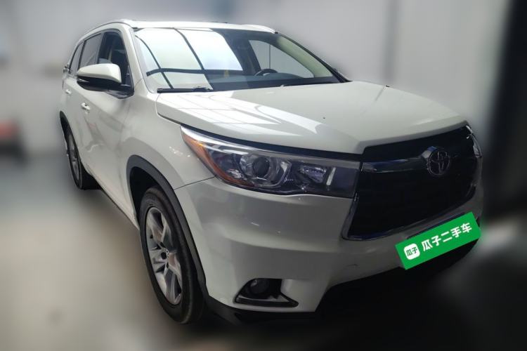 Used Toyota Highlander 2015 2.0T Two-Wheel Drive Luxury Edition 7 Seats Front Right 45 Deg