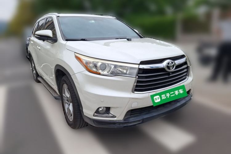 Used Toyota Highlander 2015 2.0T Two-Wheel Drive Luxury Edition 7 Seats Front Right 45 Deg