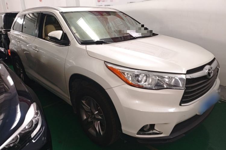Used Toyota Highlander 2015 2.0T Two-Wheel Drive Luxury Edition 7 Seats Front Right 45 Deg