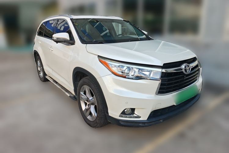 Used Toyota Highlander 2015 2.0T Two-Wheel Drive Luxury Edition 7 Seats Front Right 45 Deg