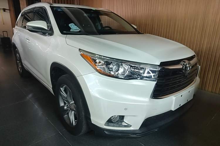 Used Toyota Highlander 2015 2.0T Four-Wheel Drive Luxury Edition 7-Seater Front Right 45 Deg