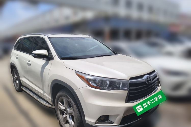 Used Toyota Highlander 2015 2.0T Two-Wheel Drive Luxury Edition 7 Seats Front Right 45 Deg