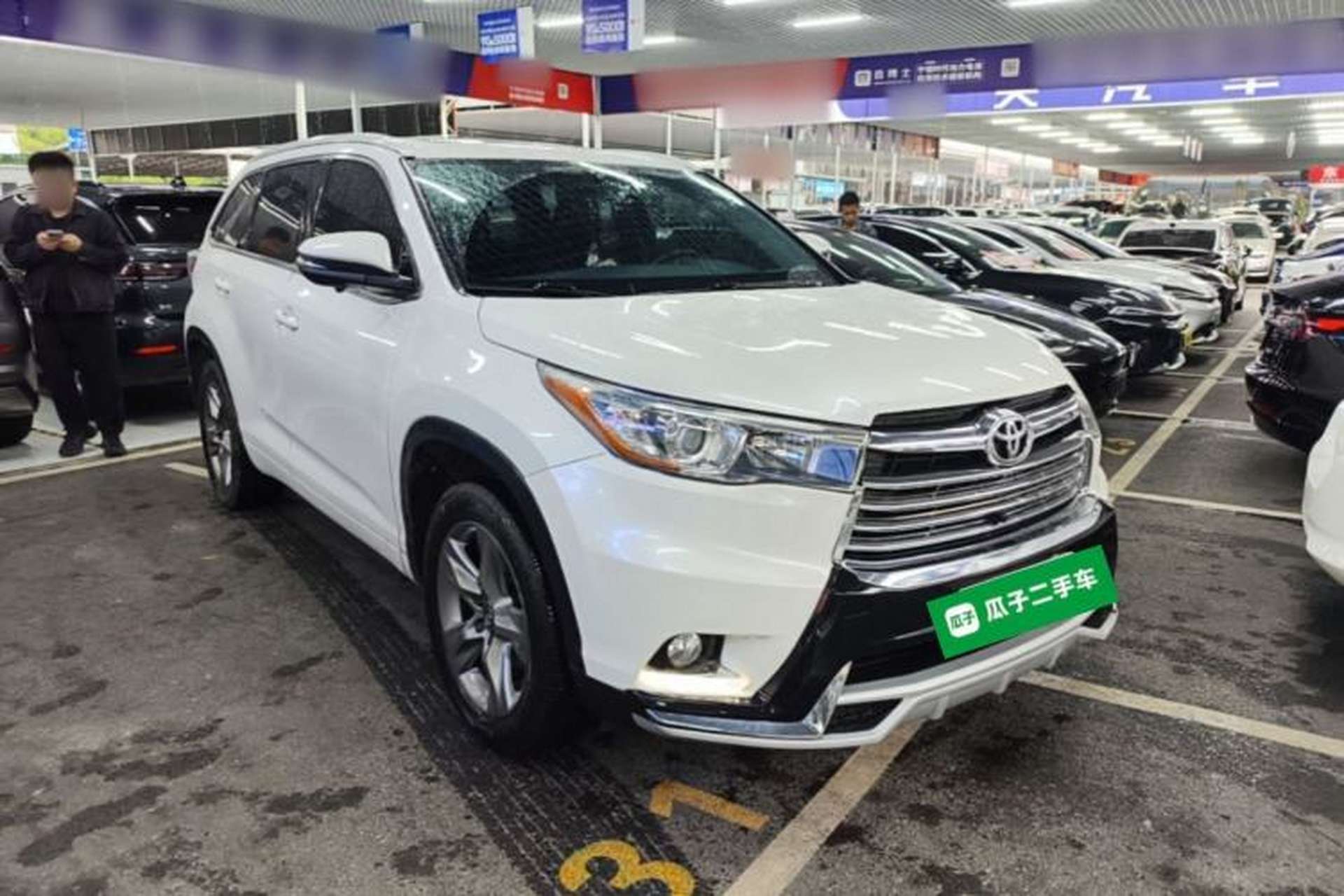 Used Toyota Highlander 2015 2.0T Four-Wheel Drive Luxury Edition 7-Seater Front Right 45 Deg