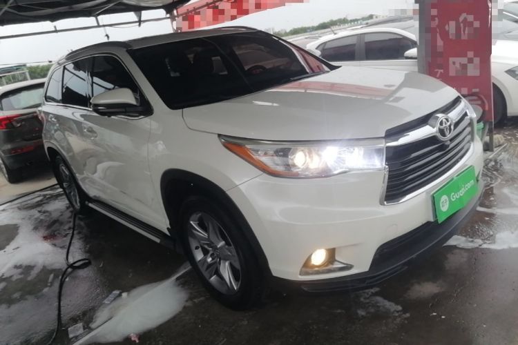 Used Toyota Highlander 2015 2.0T Two-Wheel Drive Luxury Edition 7 Seats Front Right 45 Deg