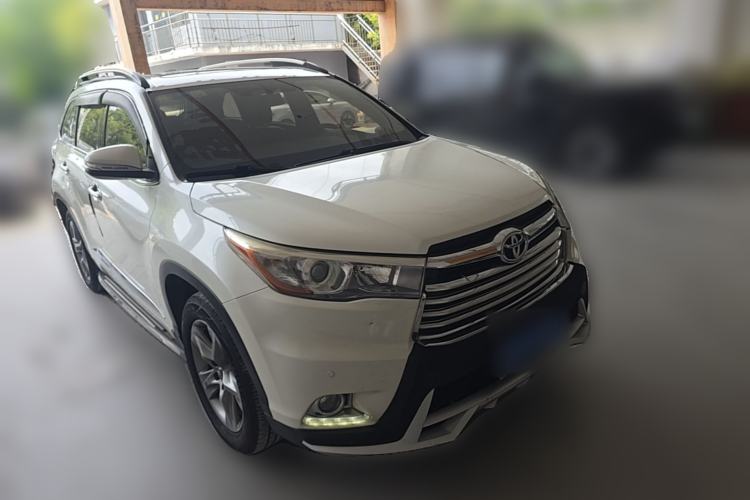 Used Toyota Highlander 2015 2.0T Two-Wheel Drive Luxury Edition 7 Seats Front Right 45 Deg