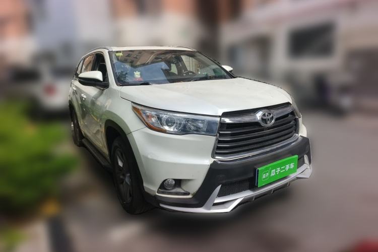 Used Toyota Highlander 2015 2.0T Two-Wheel Drive Luxury Edition 7 Seats Front Right 45 Deg