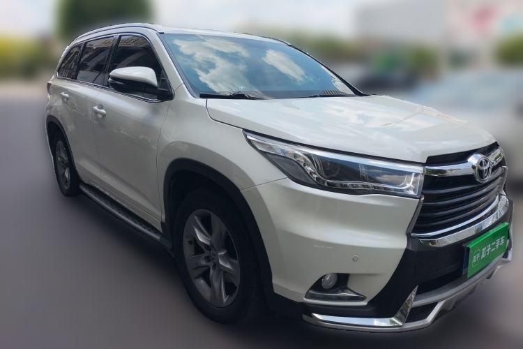 Used Toyota Highlander 2015 2.0T Two-Wheel Drive Luxury Edition 7 Seats Front Right 45 Deg