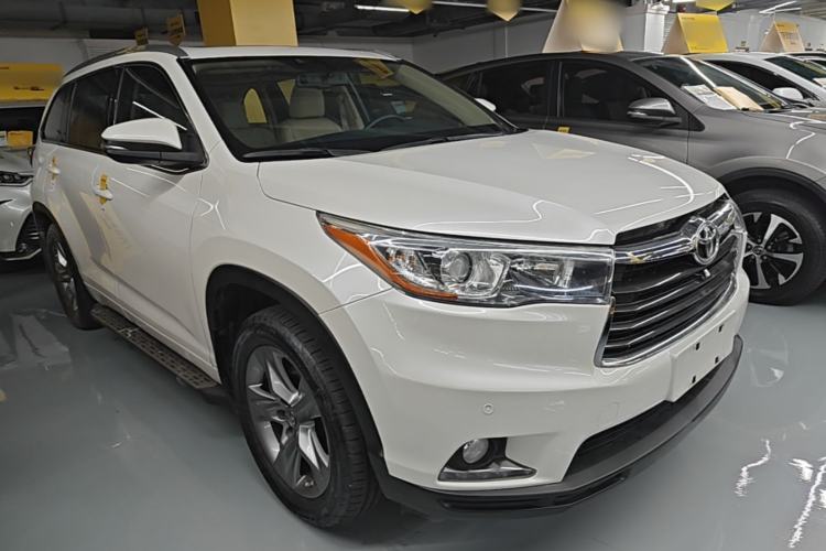 Used Toyota Highlander 2015 2.0T Four-Wheel Drive Luxury Edition 7-Seater Front Right 45 Deg