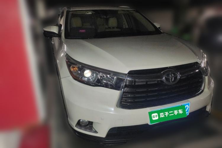 Used Toyota Highlander 2015 2.0T Two-Wheel Drive Luxury Edition 7 Seats Front Right 45 Deg