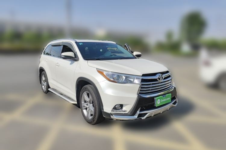 Used Toyota Highlander 2015 2.0T Two-Wheel Drive Luxury Edition 7 Seats Front Right 45 Deg