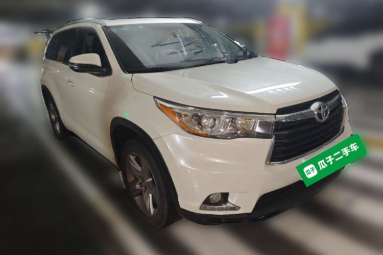 Used Toyota Highlander 2015 2.0T Two-Wheel Drive Luxury Edition 7 Seats Front Right 45 Deg