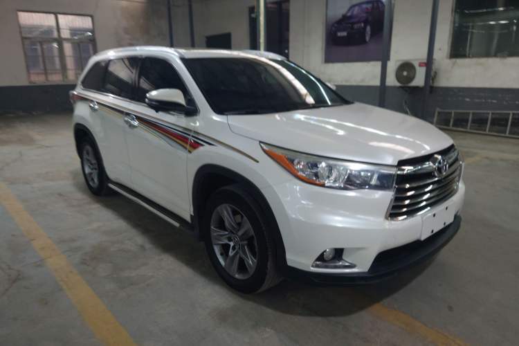 Used Toyota Highlander 2015 2.0T Four-Wheel Drive Luxury Edition 7-Seater Front Right 45 Deg