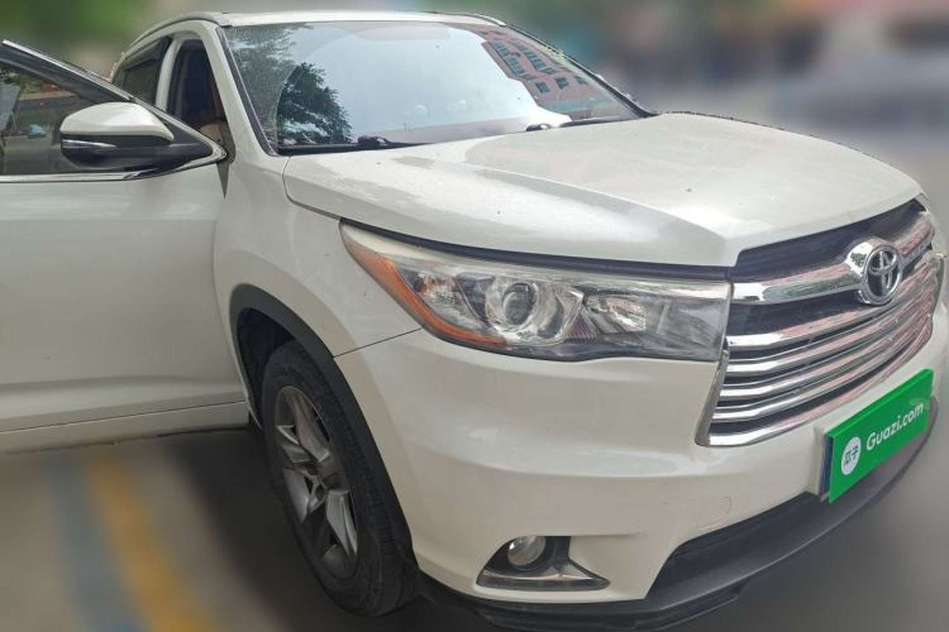 Used Toyota Highlander 2015 2.0T Four-Wheel Drive Luxury Edition 7-Seater Front Right 45 Deg