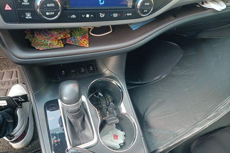 Used Toyota Highlander 2015 2.0T Four-Wheel Drive Luxury Edition 7-Seater Gear Lever