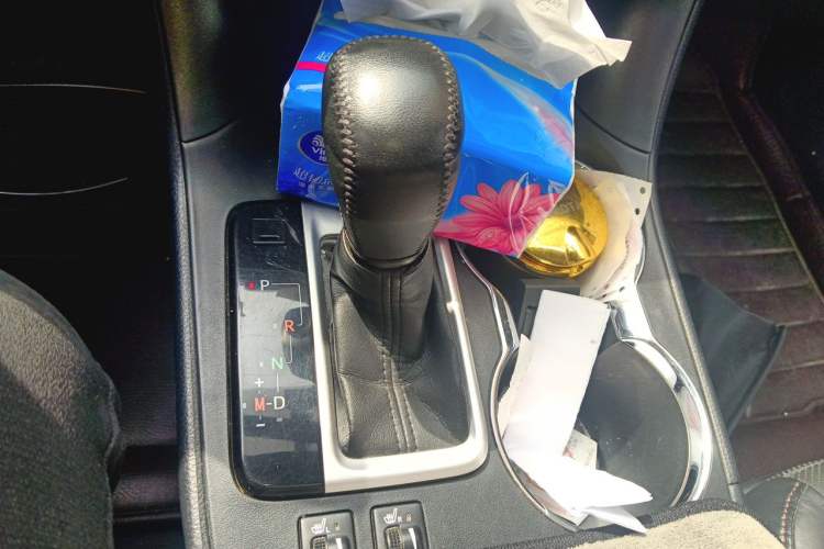 Used Toyota Highlander 2015 2.0T Four-Wheel Drive Luxury Edition 7-Seater Gear Lever
