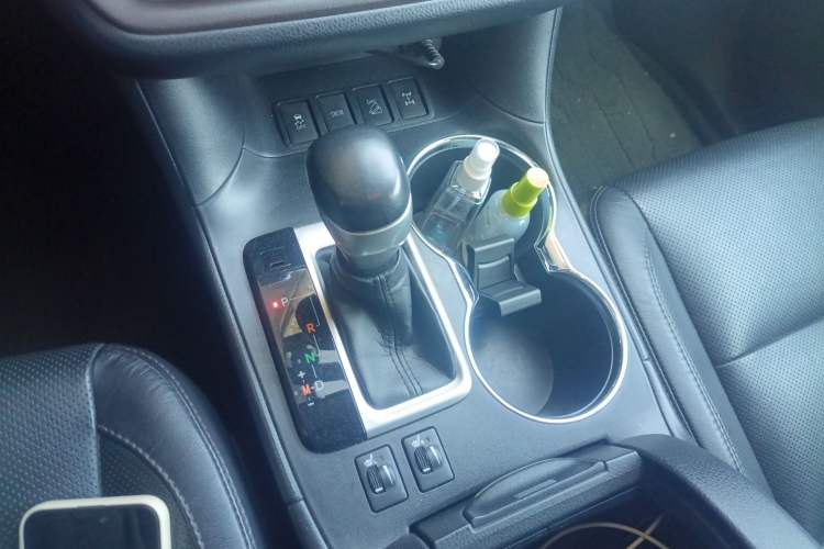Used Toyota Highlander 2015 2.0T Four-Wheel Drive Luxury Edition 7-Seater Gear Lever