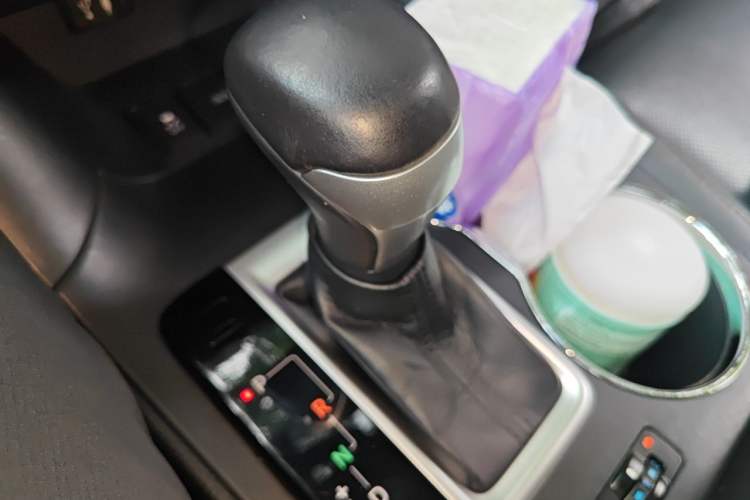 Used Toyota Highlander 2015 2.0T Four-Wheel Drive Ultimate Edition 7-Seater Gear Lever