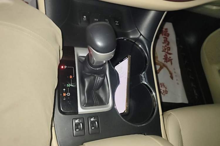 Used Toyota Highlander 2015 2.0T Four-Wheel Drive Luxury Edition 7-Seater Gear Lever