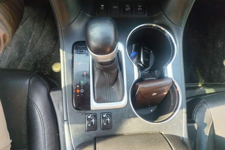 Used Toyota Highlander 2015 2.0T Four-Wheel Drive Luxury Edition 7-Seater Gear Lever