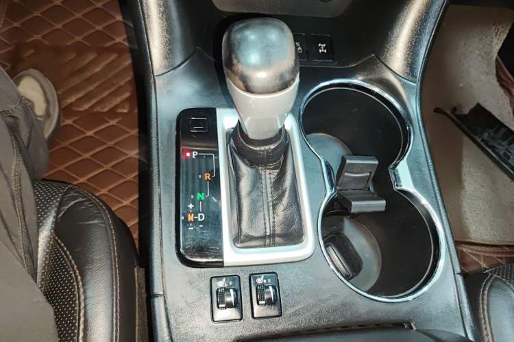 Used Toyota Highlander 2015 2.0T Four-Wheel Drive Luxury Edition 7-Seater Gear Lever