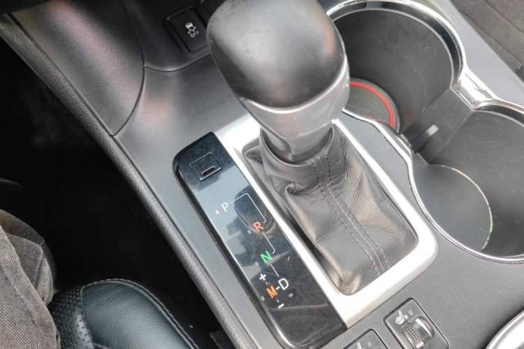 Used Toyota Highlander 2015 2.0T Four-Wheel Drive Luxury Edition 7-Seater Gear Lever