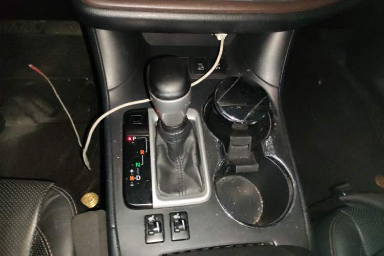Used Toyota Highlander 2015 2.0T Four-Wheel Drive Luxury Edition 7-Seater Gear Lever