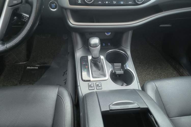Used Toyota Highlander 2015 2.0T Four-Wheel Drive Luxury Edition 7-Seater Gear Lever