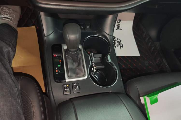 Used Toyota Highlander 2015 2.0T Four-Wheel Drive Luxury Edition 7-Seater Gear Lever