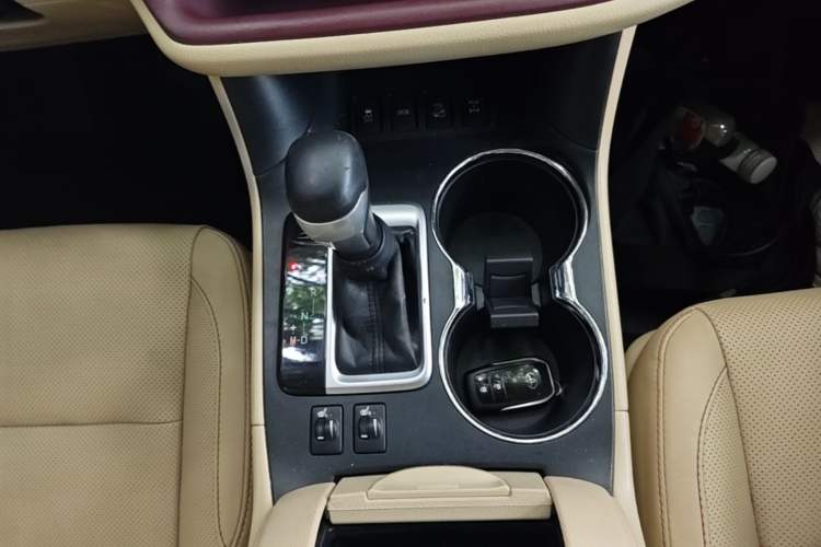 Used Toyota Highlander 2015 2.0T Four-Wheel Drive Luxury Edition 7-Seater Gear Lever