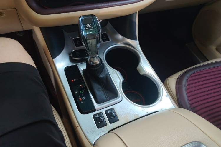 Used Toyota Highlander 2015 2.0T Four-Wheel Drive Luxury Edition 7-Seater Gear Lever