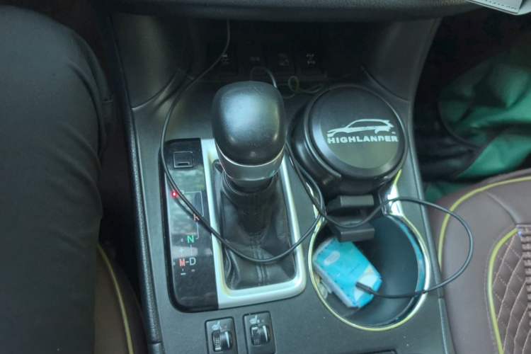 Used Toyota Highlander 2015 2.0T Four-Wheel Drive Luxury Edition 7-Seater Gear Lever