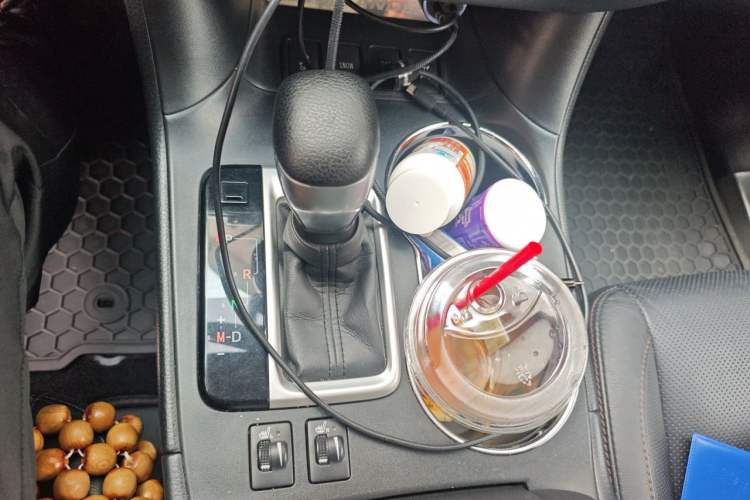 Used Toyota Highlander 2015 2.0T Four-Wheel Drive Luxury Edition 7-Seater Gear Lever