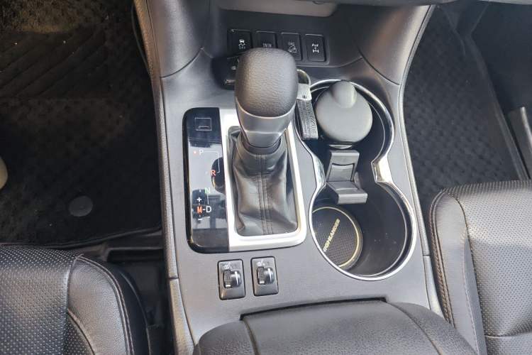 Used Toyota Highlander 2015 2.0T Four-Wheel Drive Luxury Edition 7-Seater Gear Lever