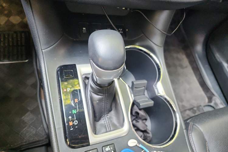 Used Toyota Highlander 2015 2.0T Four-Wheel Drive Luxury Edition 7-Seater Gear Lever
