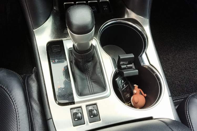 Used Toyota Highlander 2015 2.0T Four-Wheel Drive Luxury Edition 7-Seater Gear Lever